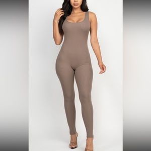 Basic jumpsuit tan
